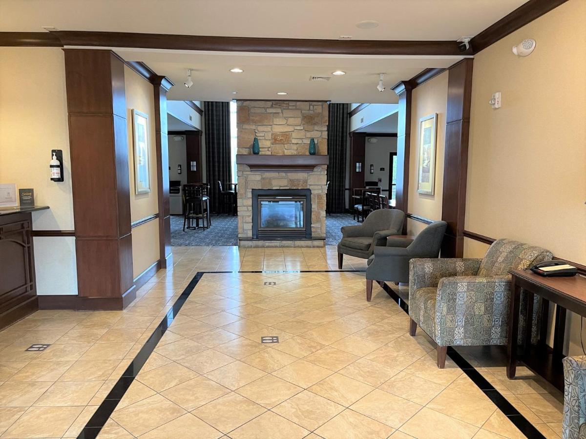 Staybridge Suites Milwaukee West-Oconomowoc By Ihg Exterior photo