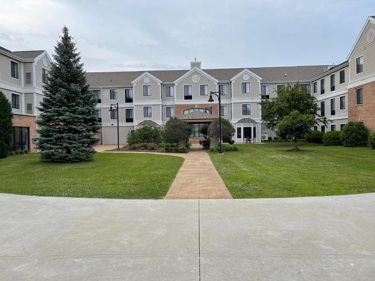 Staybridge Suites Milwaukee West-Oconomowoc By Ihg Exterior photo