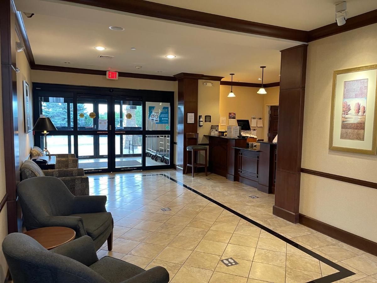 Staybridge Suites Milwaukee West-Oconomowoc By Ihg Exterior photo