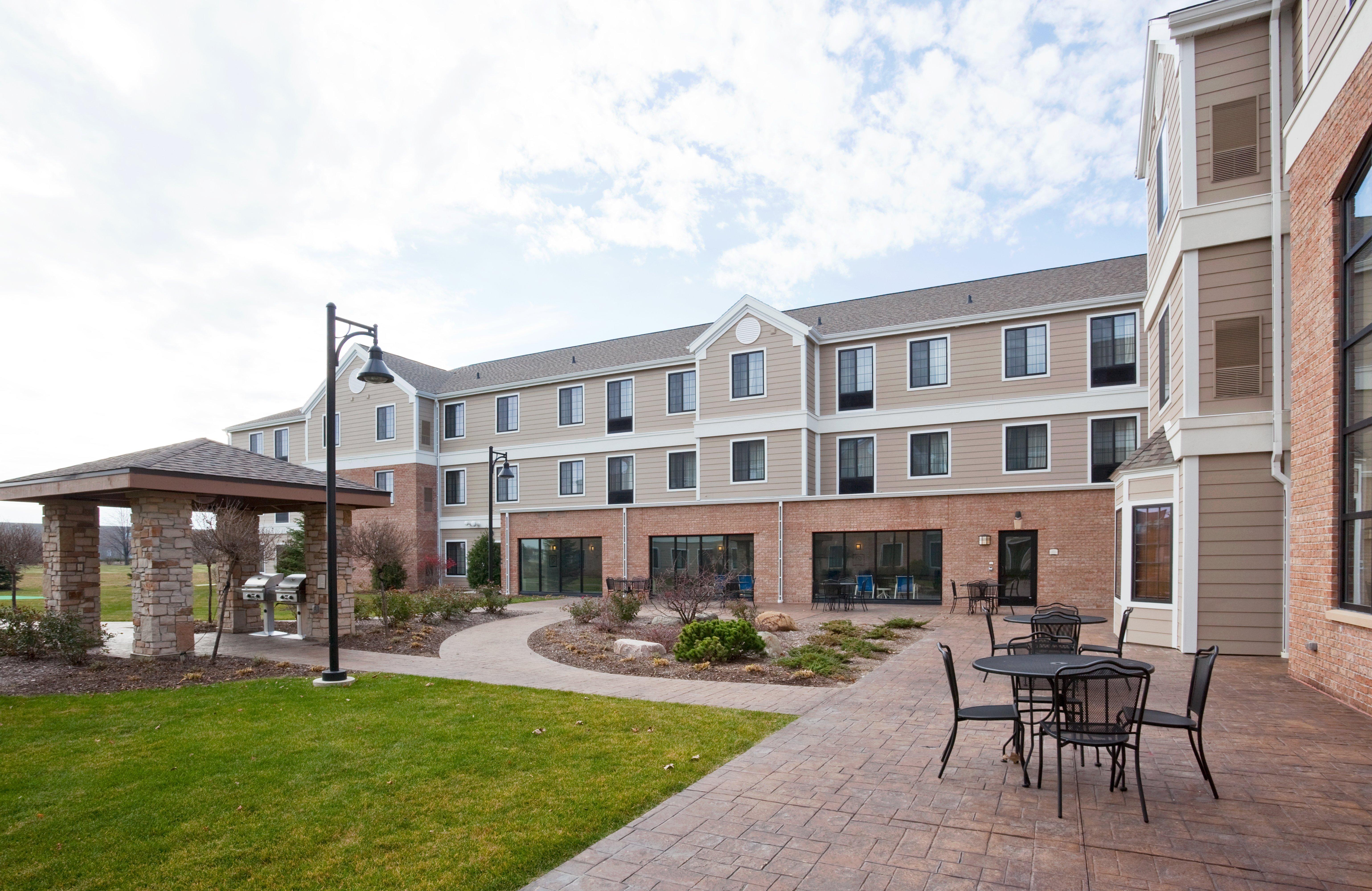 Staybridge Suites Milwaukee West-Oconomowoc By Ihg Exterior photo