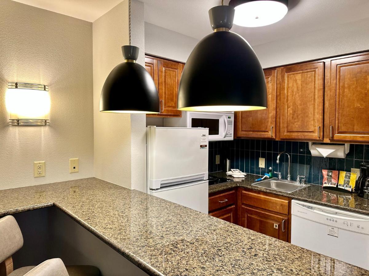 Staybridge Suites Milwaukee West-Oconomowoc By Ihg Exterior photo