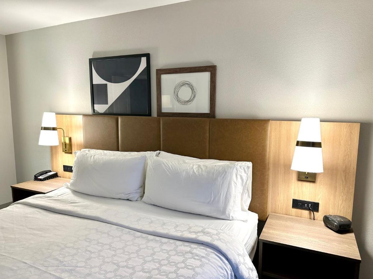 Staybridge Suites Milwaukee West-Oconomowoc By Ihg Exterior photo