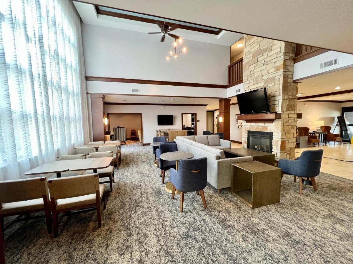 Staybridge Suites Milwaukee West-Oconomowoc By Ihg Exterior photo