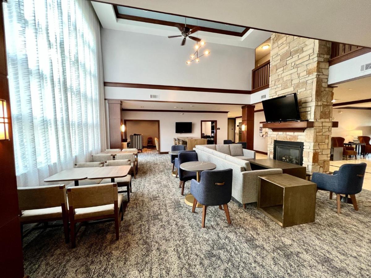 Staybridge Suites Milwaukee West-Oconomowoc By Ihg Exterior photo