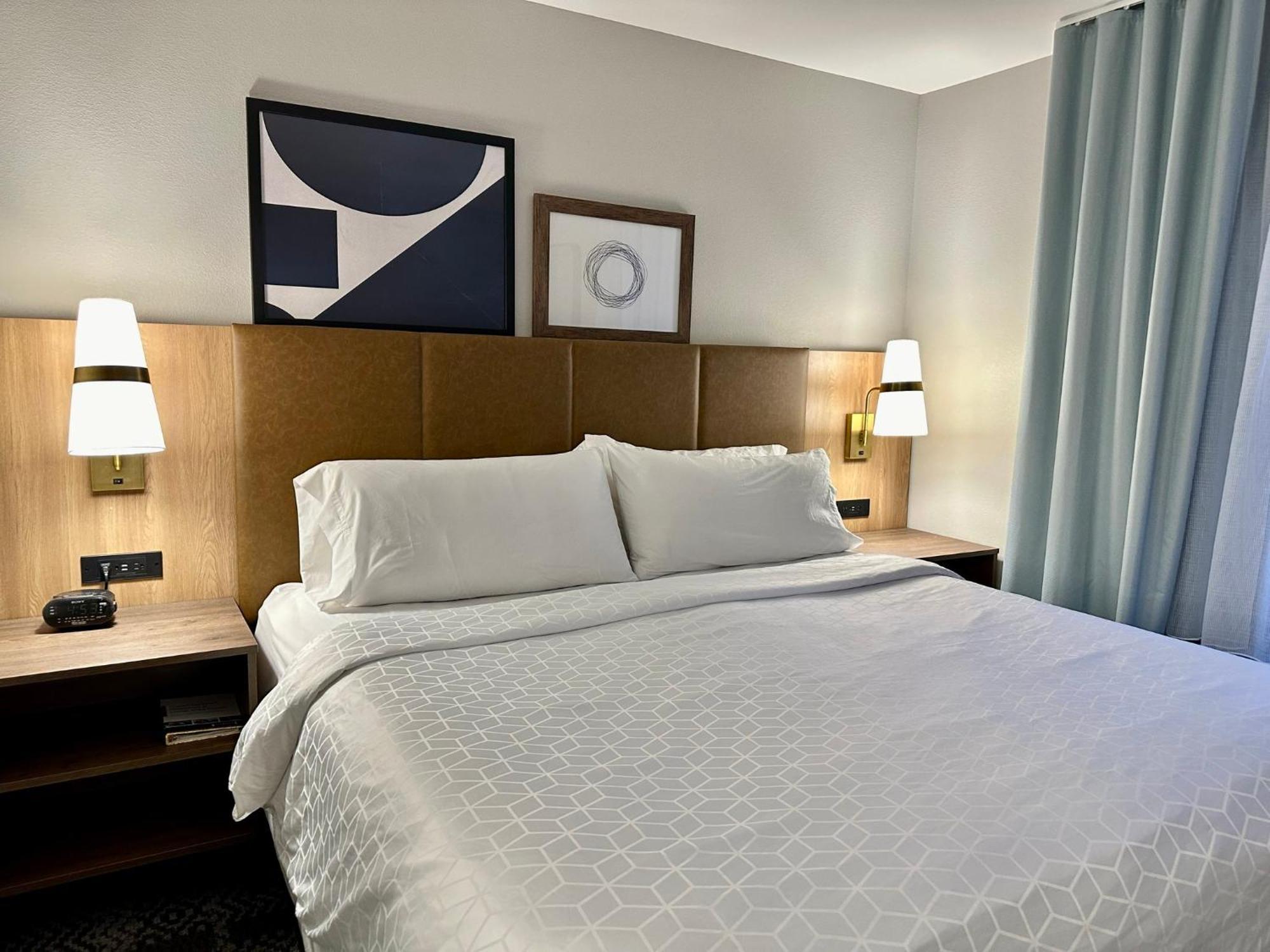 Staybridge Suites Milwaukee West-Oconomowoc By Ihg Exterior photo