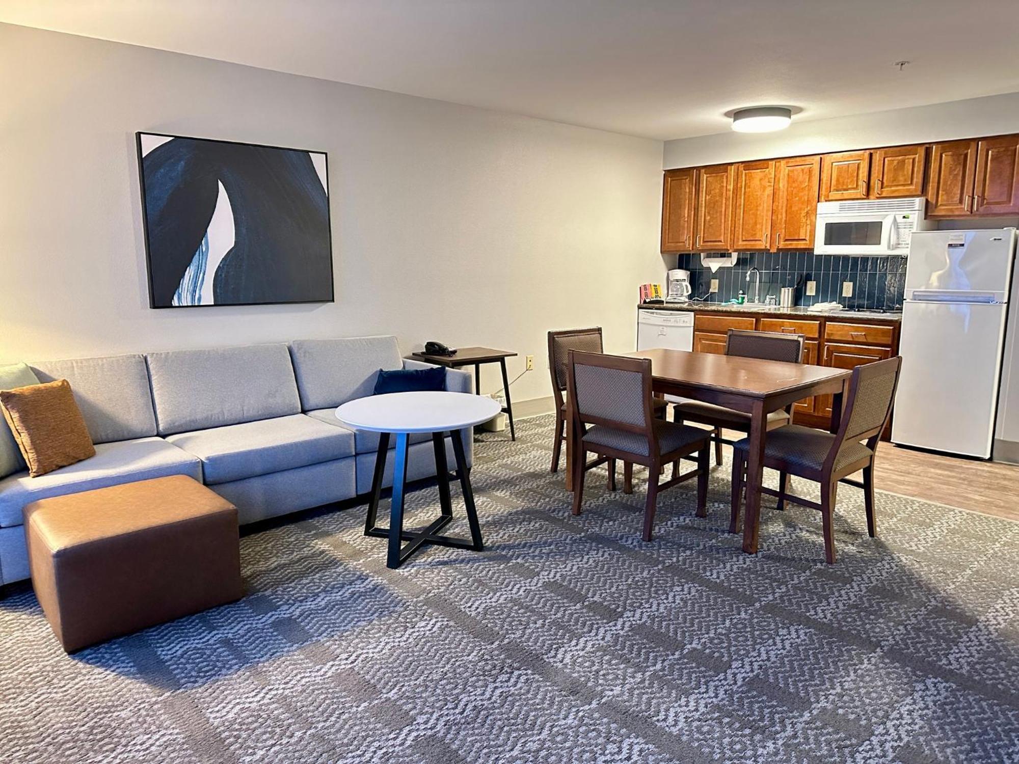 Staybridge Suites Milwaukee West-Oconomowoc By Ihg Exterior photo