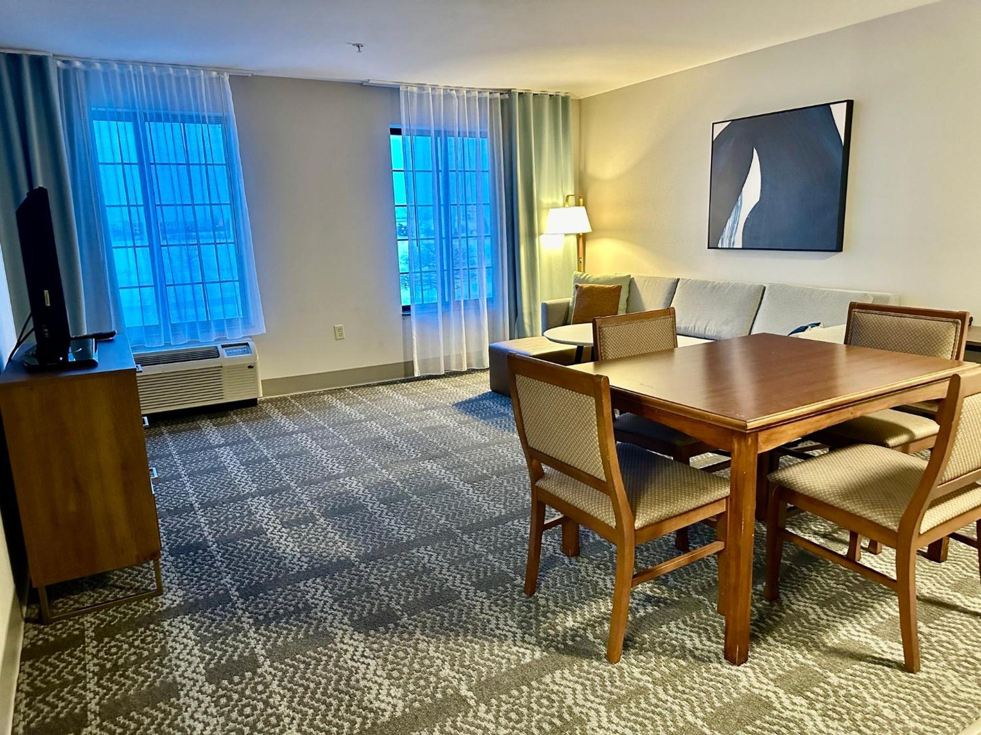 Staybridge Suites Milwaukee West-Oconomowoc By Ihg Exterior photo