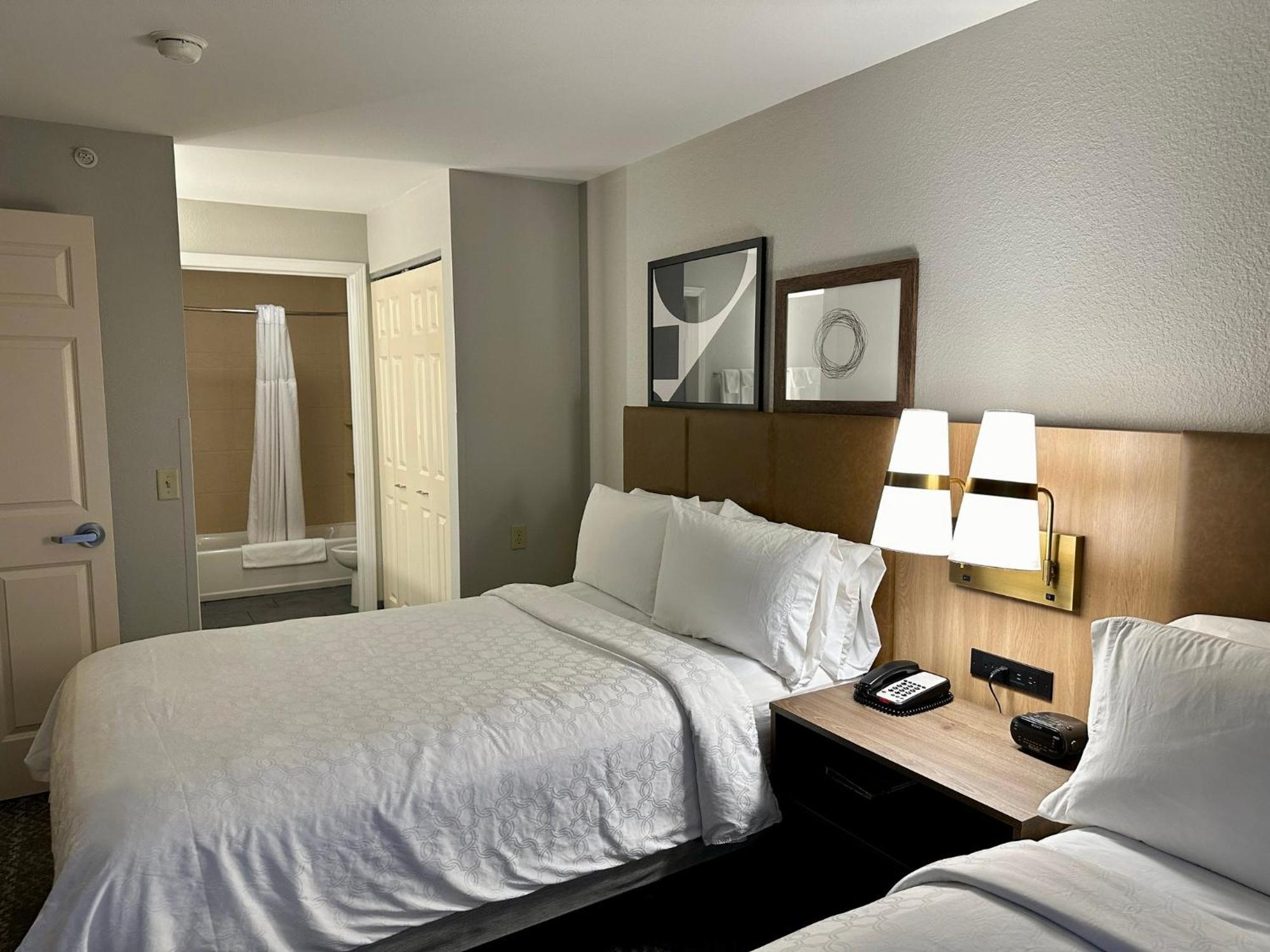 Staybridge Suites Milwaukee West-Oconomowoc By Ihg Exterior photo