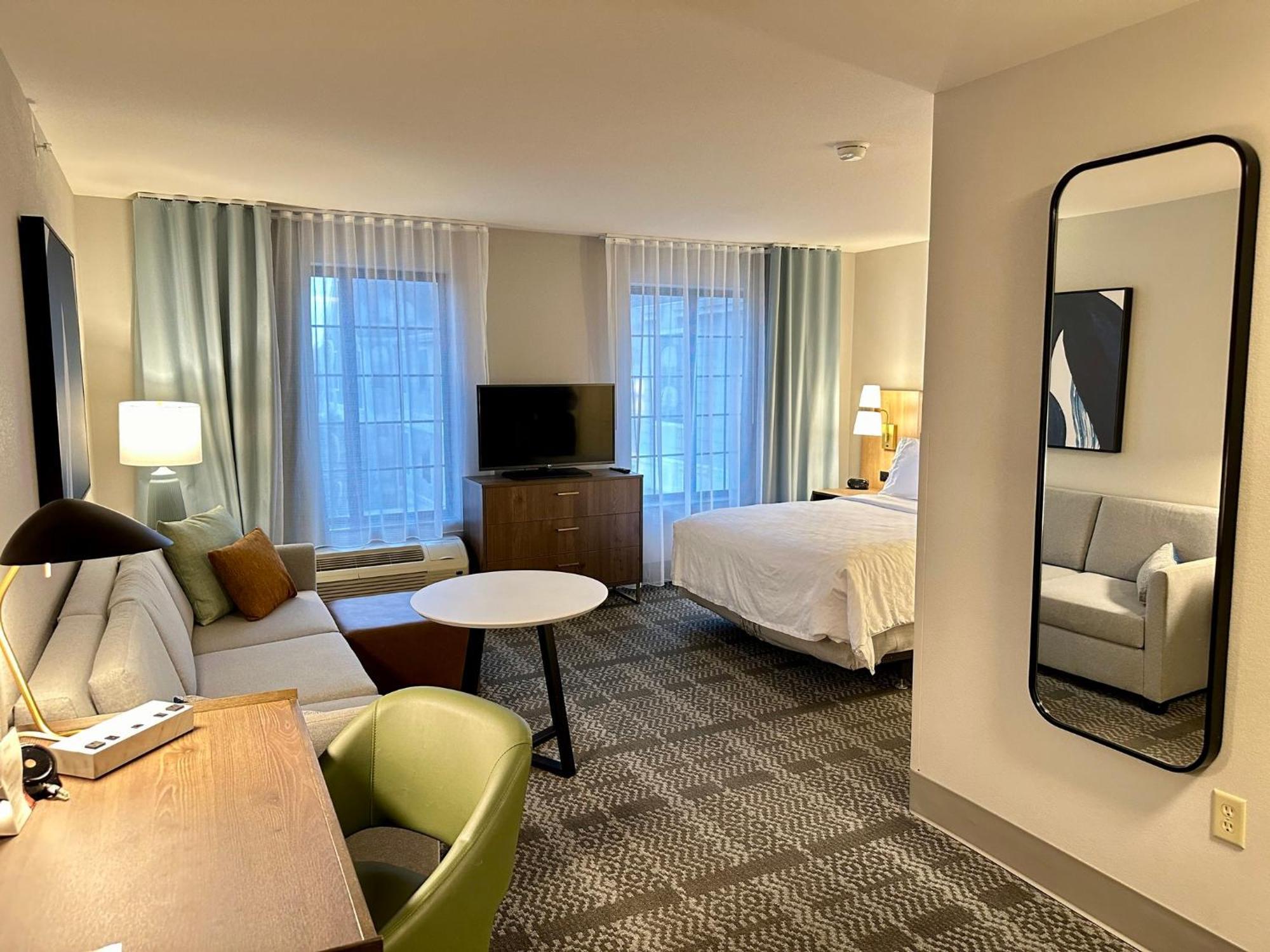 Staybridge Suites Milwaukee West-Oconomowoc By Ihg Exterior photo