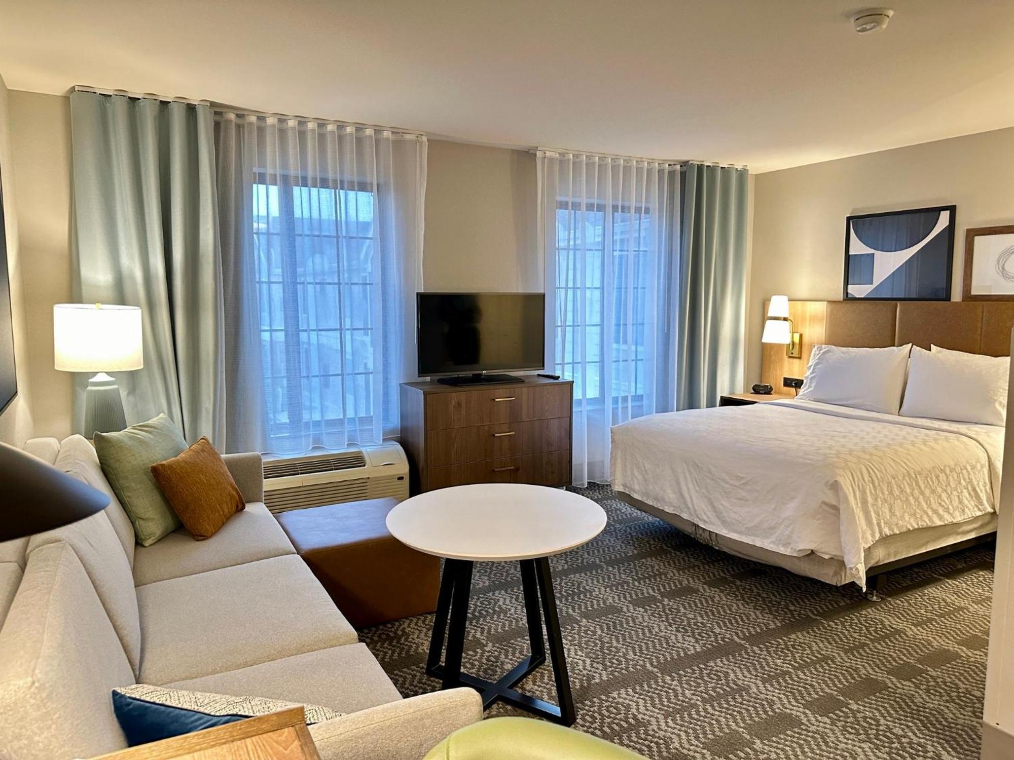 Staybridge Suites Milwaukee West-Oconomowoc By Ihg Exterior photo