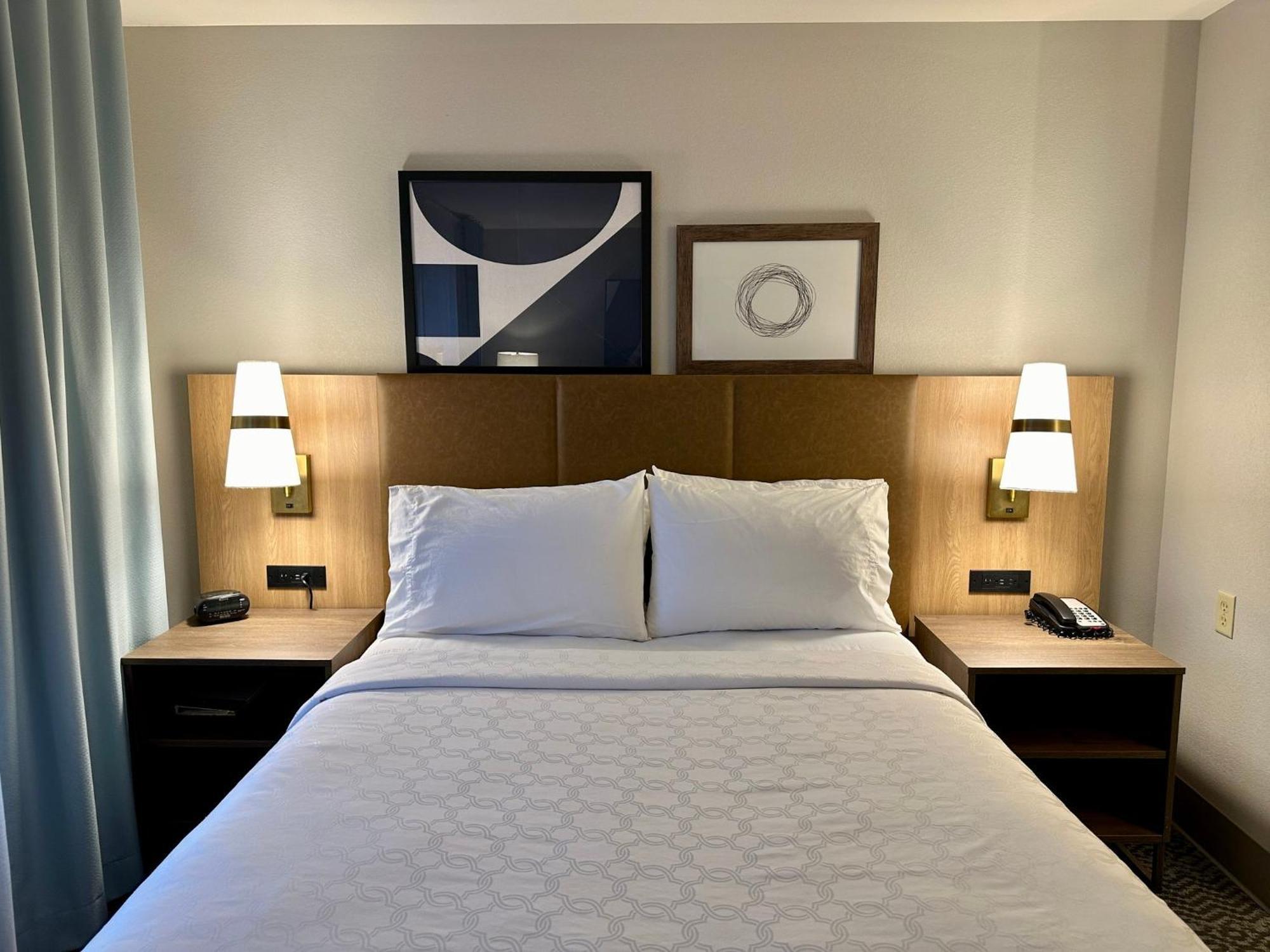 Staybridge Suites Milwaukee West-Oconomowoc By Ihg Exterior photo