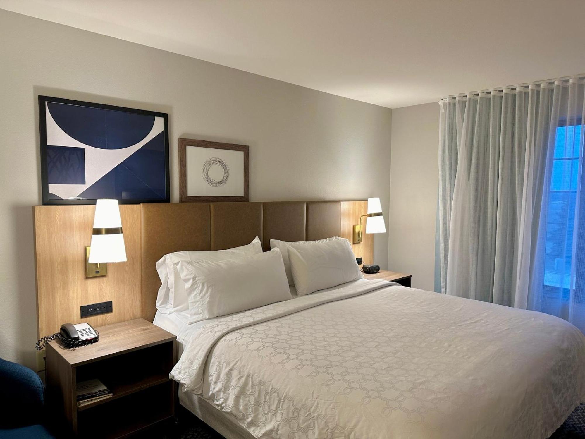 Staybridge Suites Milwaukee West-Oconomowoc By Ihg Exterior photo