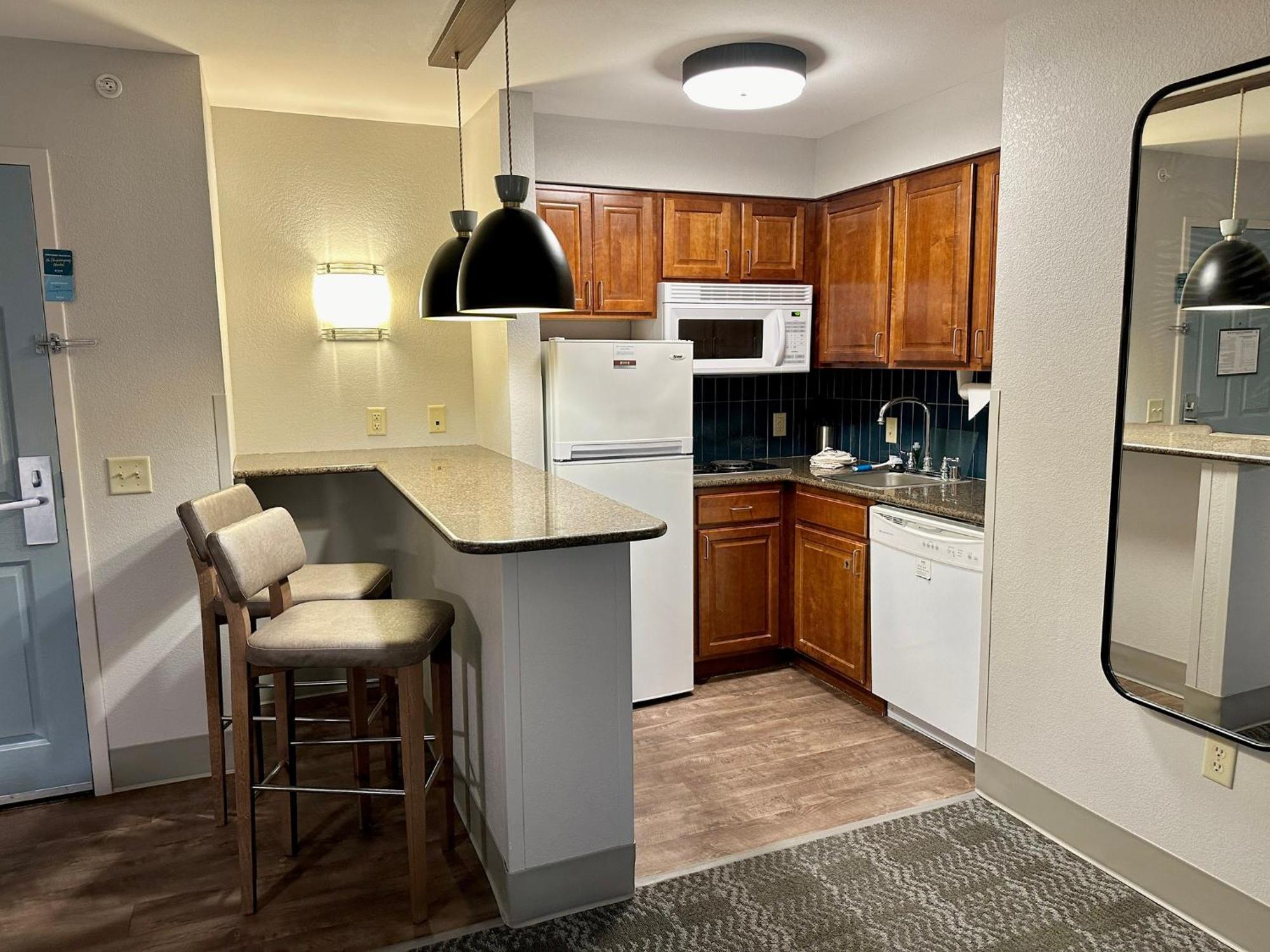 Staybridge Suites Milwaukee West-Oconomowoc By Ihg Exterior photo