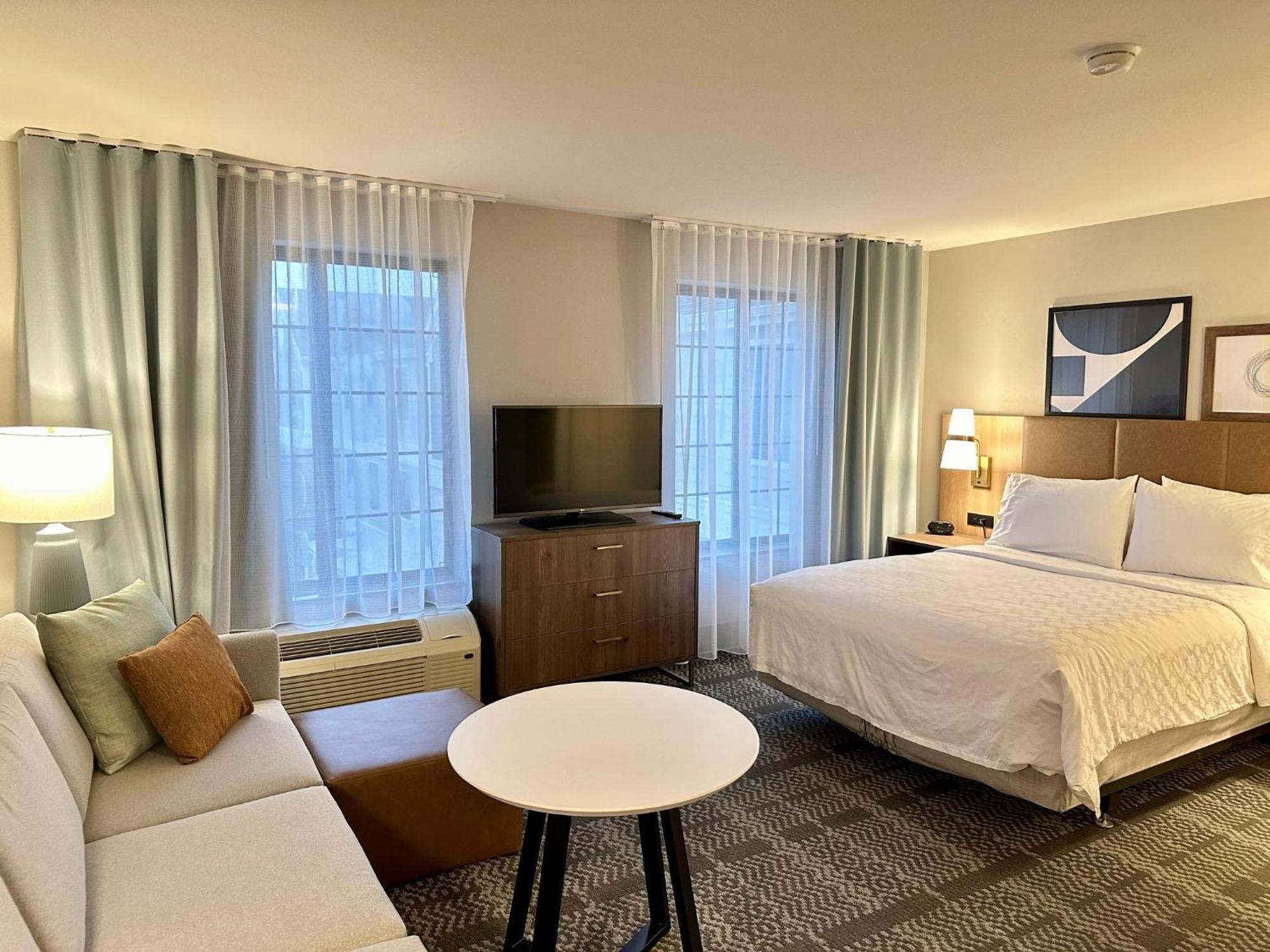 Staybridge Suites Milwaukee West-Oconomowoc By Ihg Exterior photo