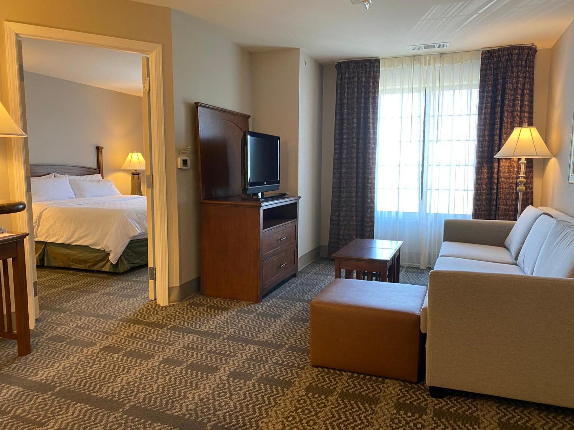 Staybridge Suites Milwaukee West-Oconomowoc By Ihg Exterior photo